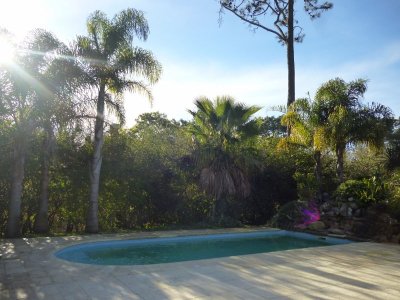 Espectacular casa a la venta en Punta del Este!.  con 5 dormitorios y piscina climatizada