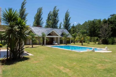 ESPECTACULAR !!! Casa 6 dormitorios, piscina, venta o alquiler en Beverly Hills - Punta del Este