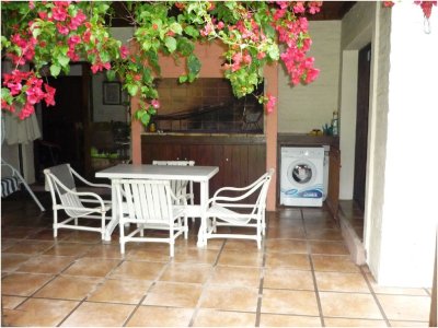 Casa de 3 dormitorios en Pinares con parrillero y gran patio