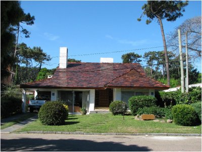 Casa en alquiler de verano en Punta del Este, zona de playa mansa *3 dormitorios