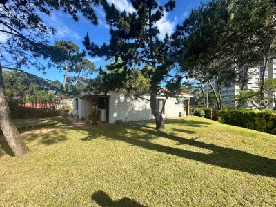 Chalet en zona Devoto y Cantegril 