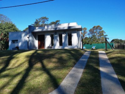 Casa en venta y alquiler en Punta del Este, a pocas cuadras del Shopping