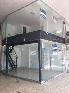 LOCAL EN PUNTA DEL ESTE , Península, sobre Gorlero 