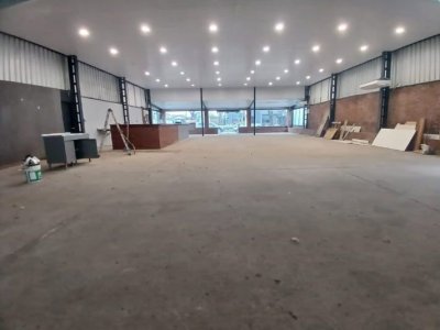 Gran Local en alquiler excelente ubicación en Maldonado