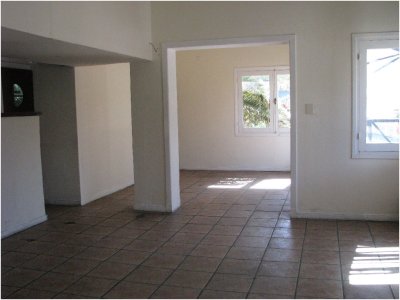 Alquiler anual  y venta de Local comercial en Punta del Este, zona Puerto