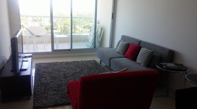 Muy lindo apartamento, excelentes servicios, bajas expensas . FINANCIADO