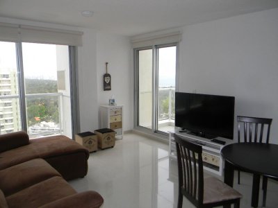 Hermoso apartamento , piso alto con vista al mar !! CONSULTE
