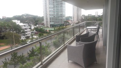 Apartamento en Brava, 3 dormitorios *