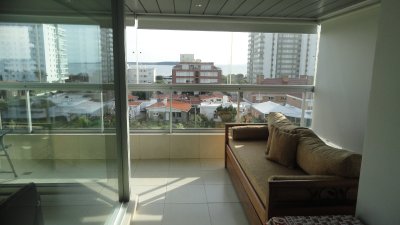 Venta de apartamento 2 dormitorios, Punta del Este, playa Mansa y Brava