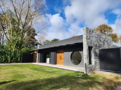 Venta de casa 4 dormitorios, Rincón del Indio, Punta del Este
