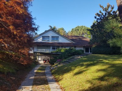 VENTA DE CASA PRÓXIMA A PUNTA SHOPPING, Punta del Este, 5 dormitorios