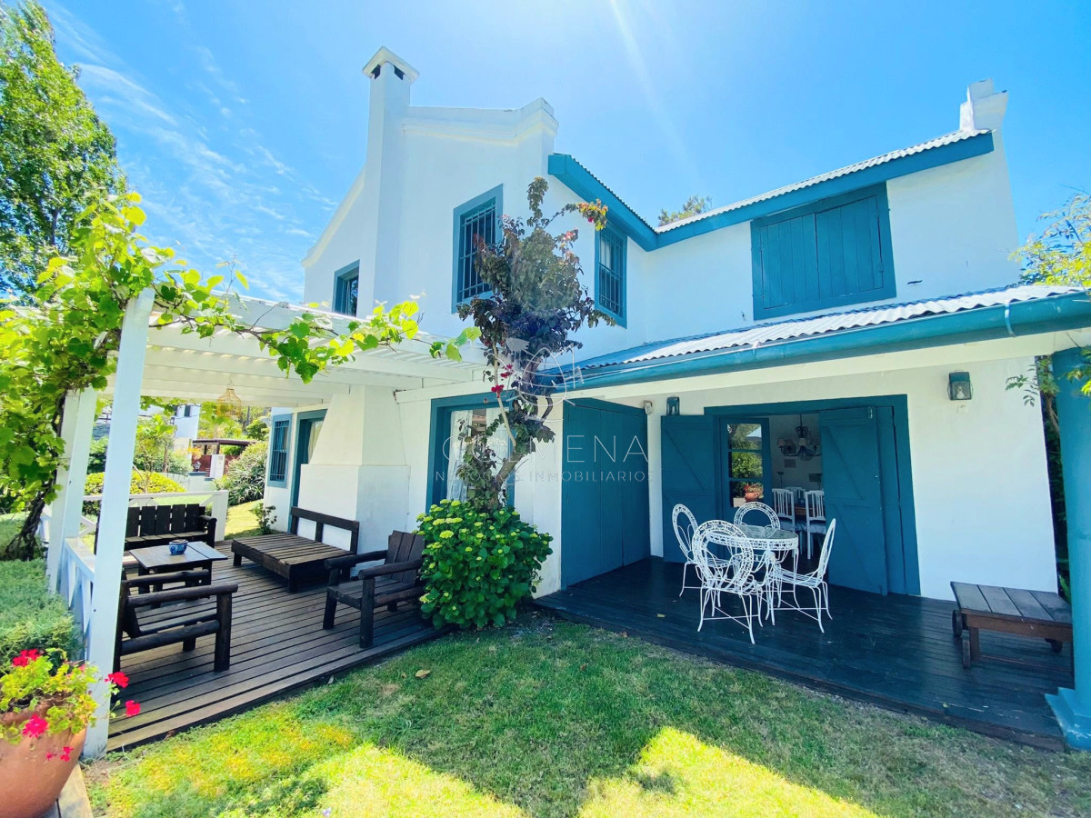 casa de tres dormitorios en venta en la barra con piscina y amplio jardín.  - col6440c