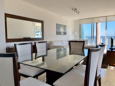 Apartamento Primera Fila en Venta Playa Mansa Punta del Este Dos Dormitorios