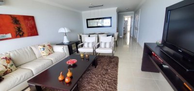 Apartamento en torre de lujo, 3 dormitorios, Mansa-Punta del Este 