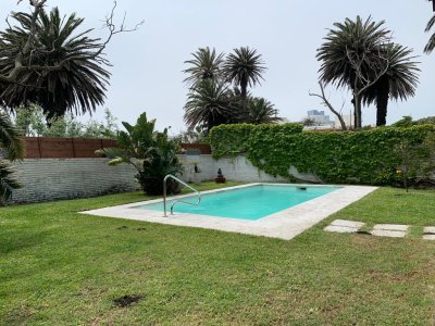 Venta de Casa en la Península de Punta del Este 6 Dormitorios, Piscina y + C883