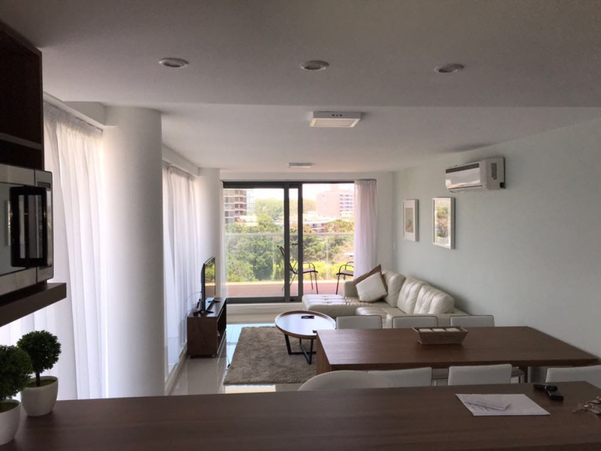 Muy lindo apartamento esquinero en Punta del Este