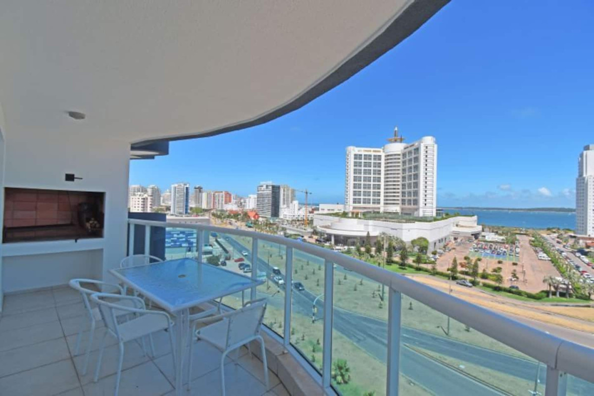 Apartamento Casino Tower de Dos dormitorios en Playa Mansa, Punta del Este
