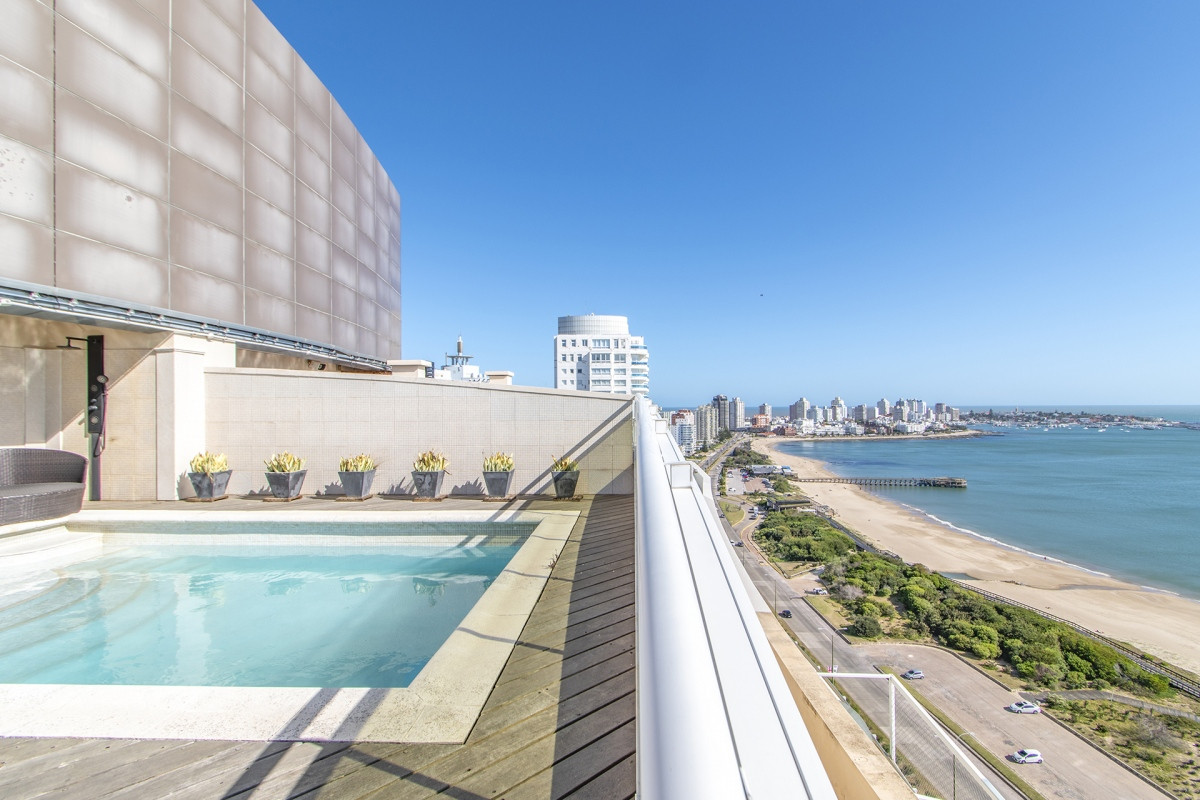 Penthouse en Coral Tower