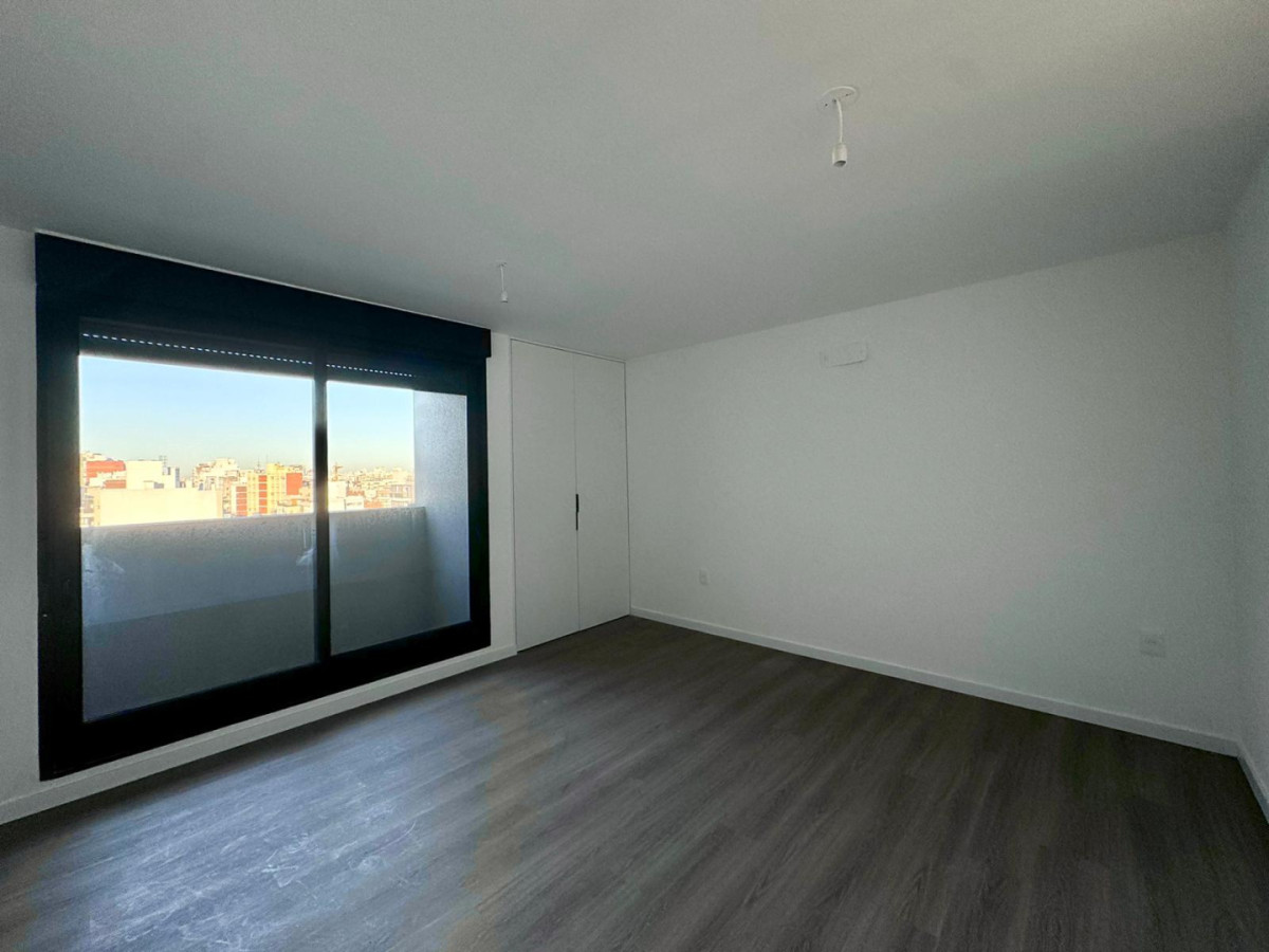 Monoambiente a estrenar con balcón en piso alto, Cordón, Montevideo