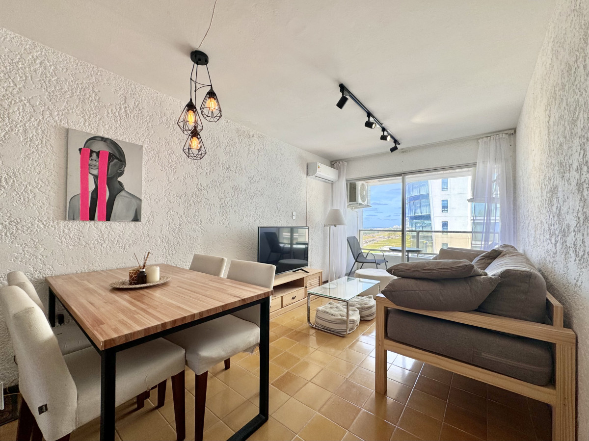 Apartamento de dos dormitorios en primera linea, Playa Brava, Punta del Este