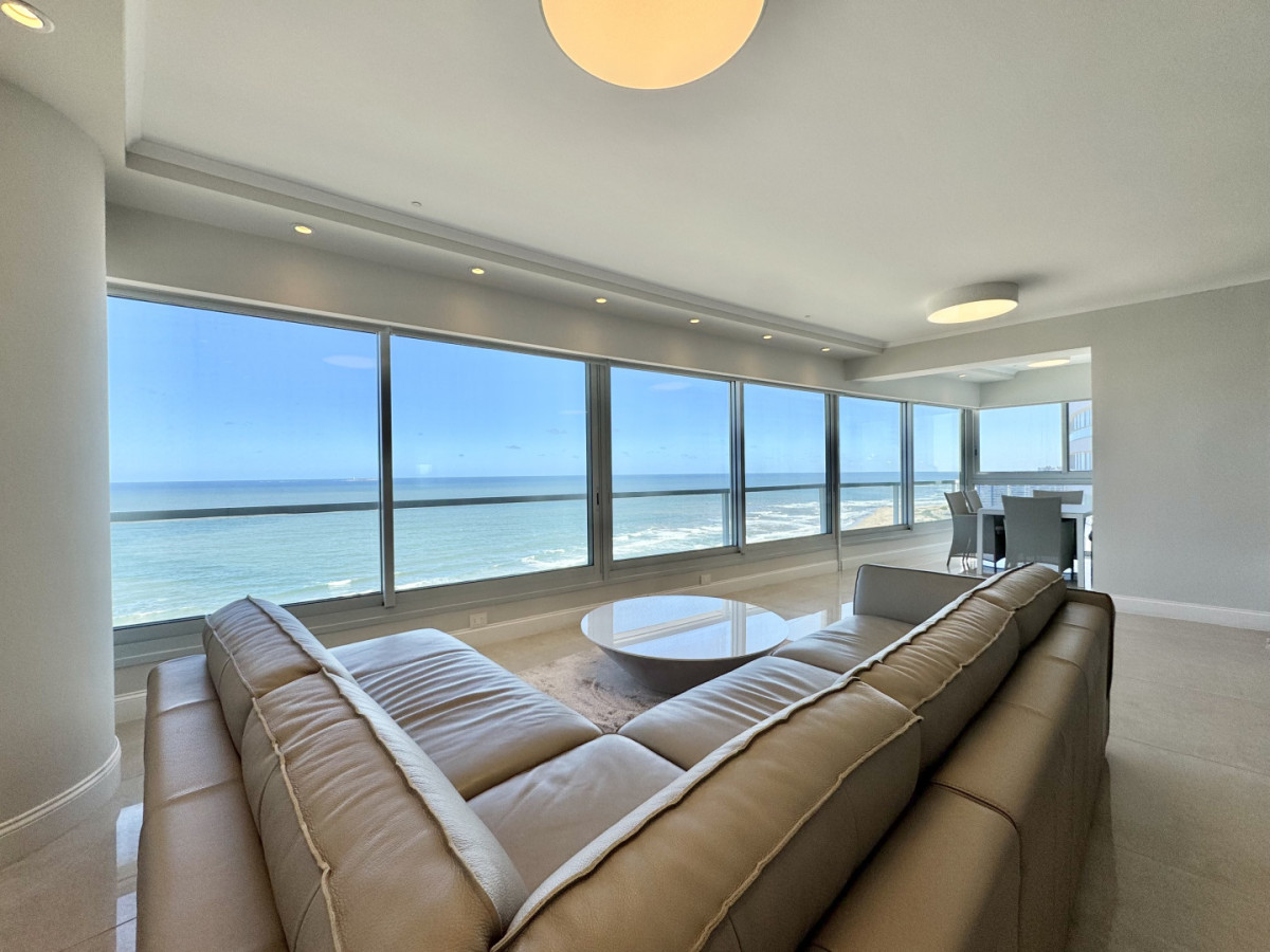 Le Parc esquinero piso alto en Playa Brava