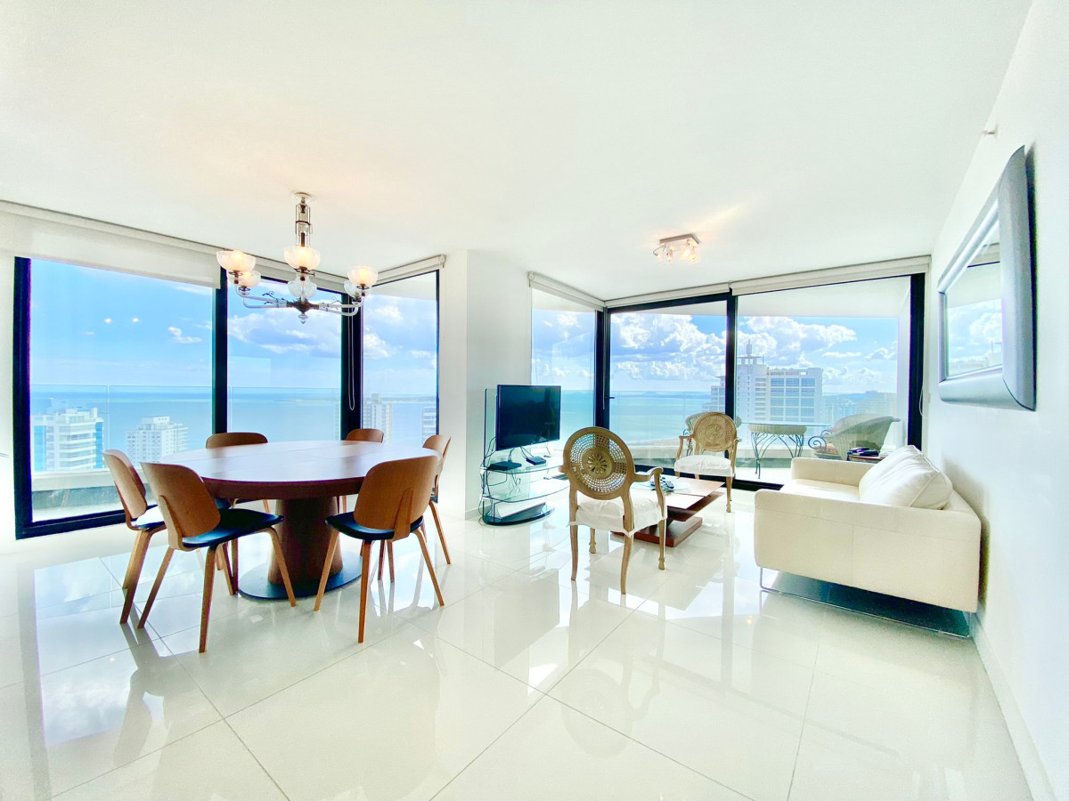 Apartamento en Venta Art Tower Tres Dormitorios en Suite