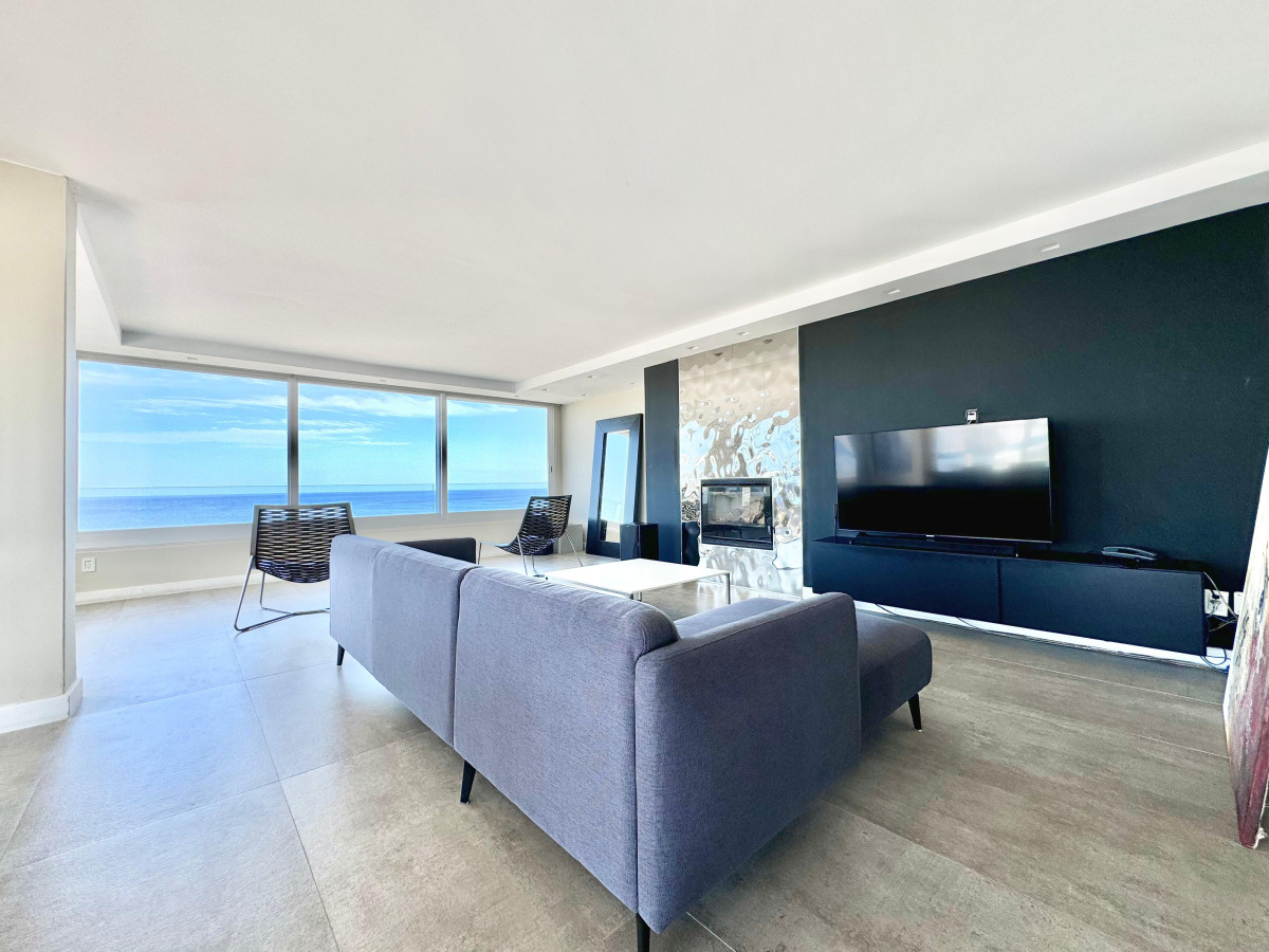 Apartamento de Tres Dormitorios Playa Brava