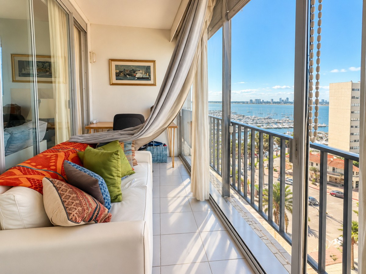 Apartamento de dos dormitorios y garaje, Península de Punta del Este