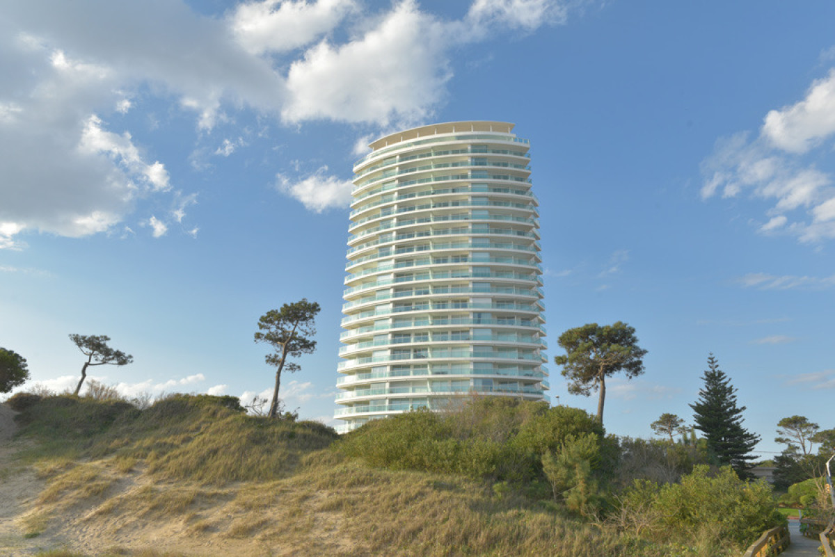 Paramount Tower Penthouse en Playa Mansa