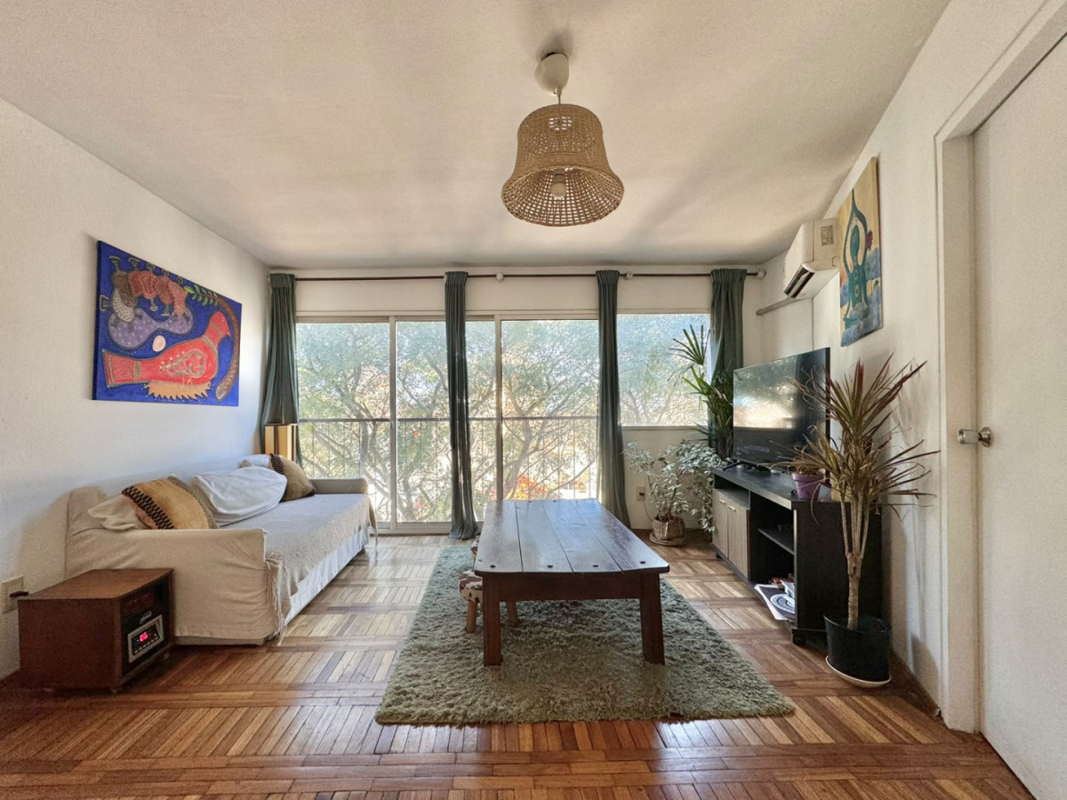 Apartamento de dos dormitorios en venta piso alto en zona Cordón