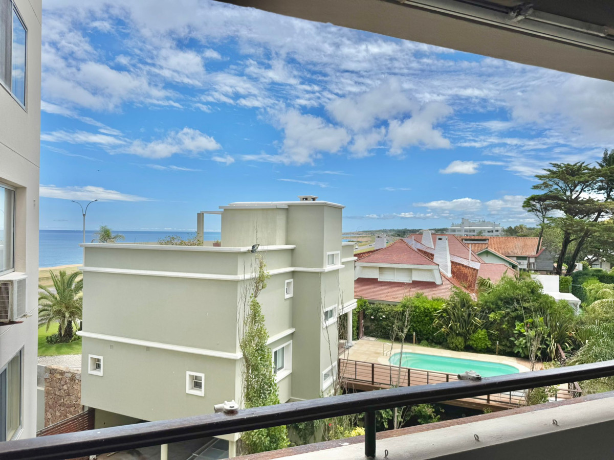 Apartamento en Venta Playa Mansa, Punta del Este Primera Linea