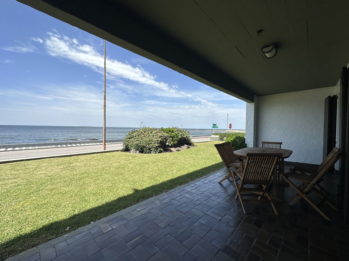 Apartamento de Tres Dormitorios frente a El Emir, Península Punta del Este