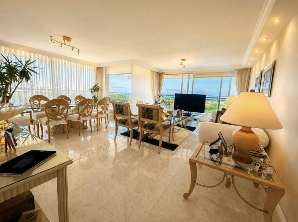 Coral Tower esquinero