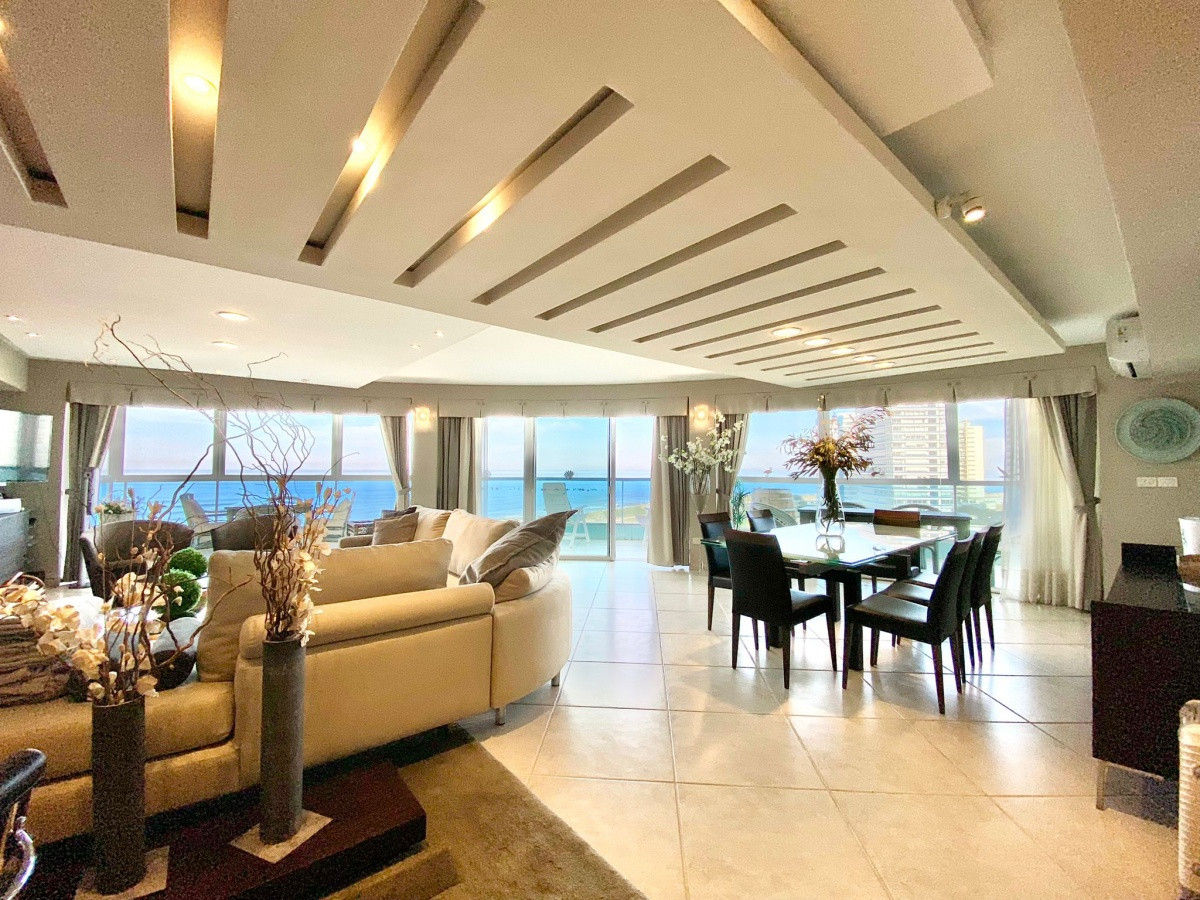 Apartamento de Tres dormitorios con Vista al Mar en Playa Brava