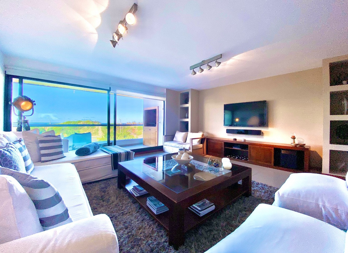Apartamento de tres suites mas dependencia, Playa Brava, Punta del Este