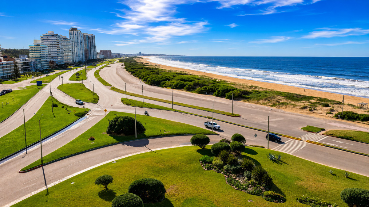 Apartamento de 4 dormitorios en Playa Brava.
