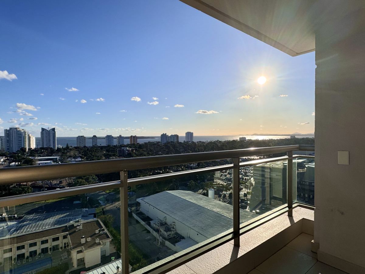 Excelente Apartamento de Dos Dormitorios con Vista al Mar, Punta del Este