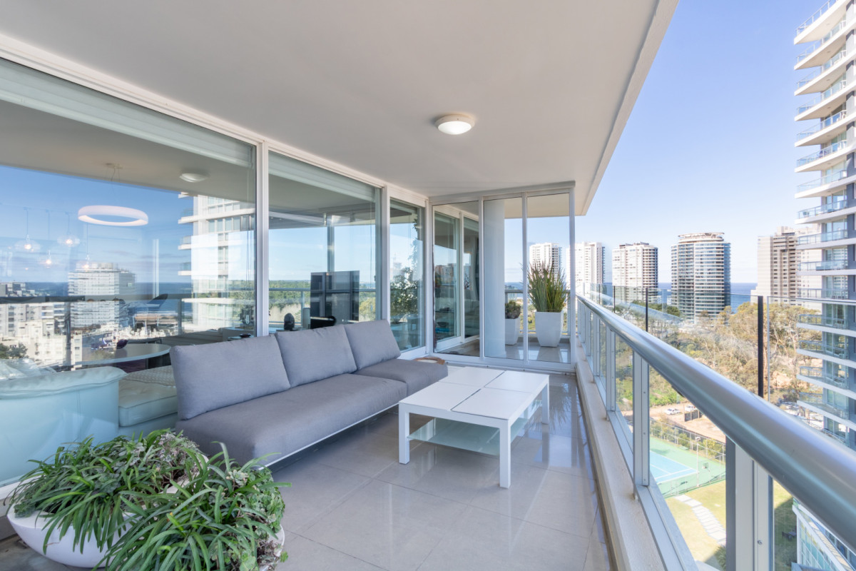 Departamento en Playa Brava con espectacular vista