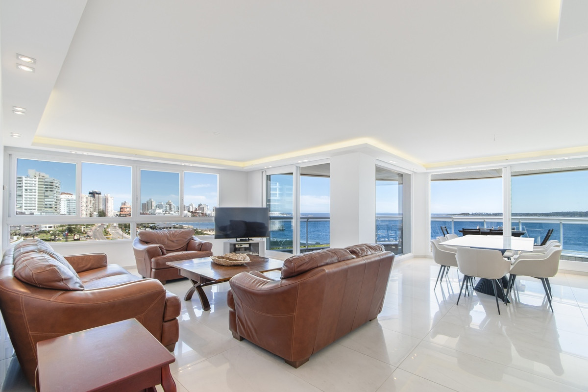 Milenium Tower Punta del Este Apartamento de tres dormitorios mas dependencia en Millenium Tower