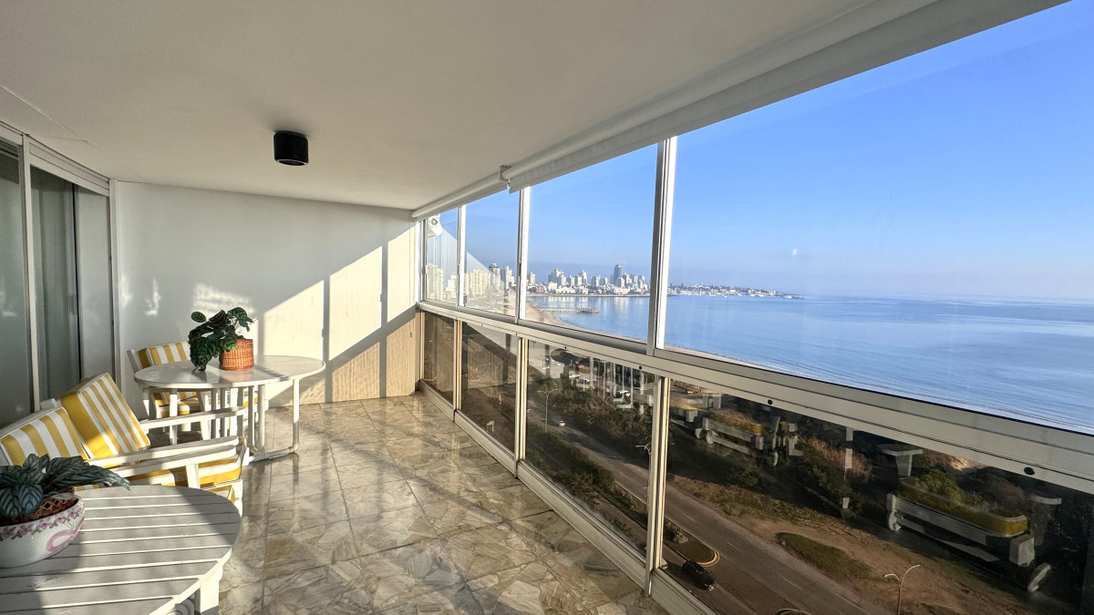 Apartamento en Playa Mansa Punta del Este