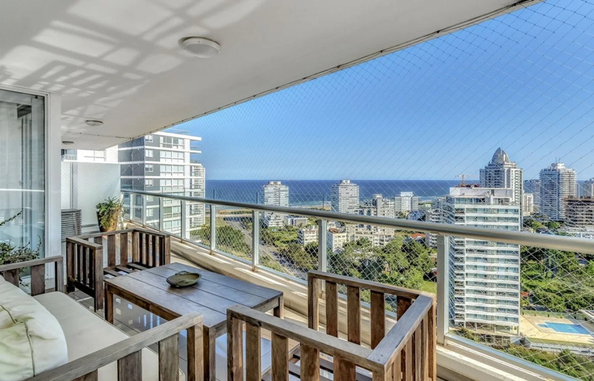 Apartamento en torre one de tres y servicio