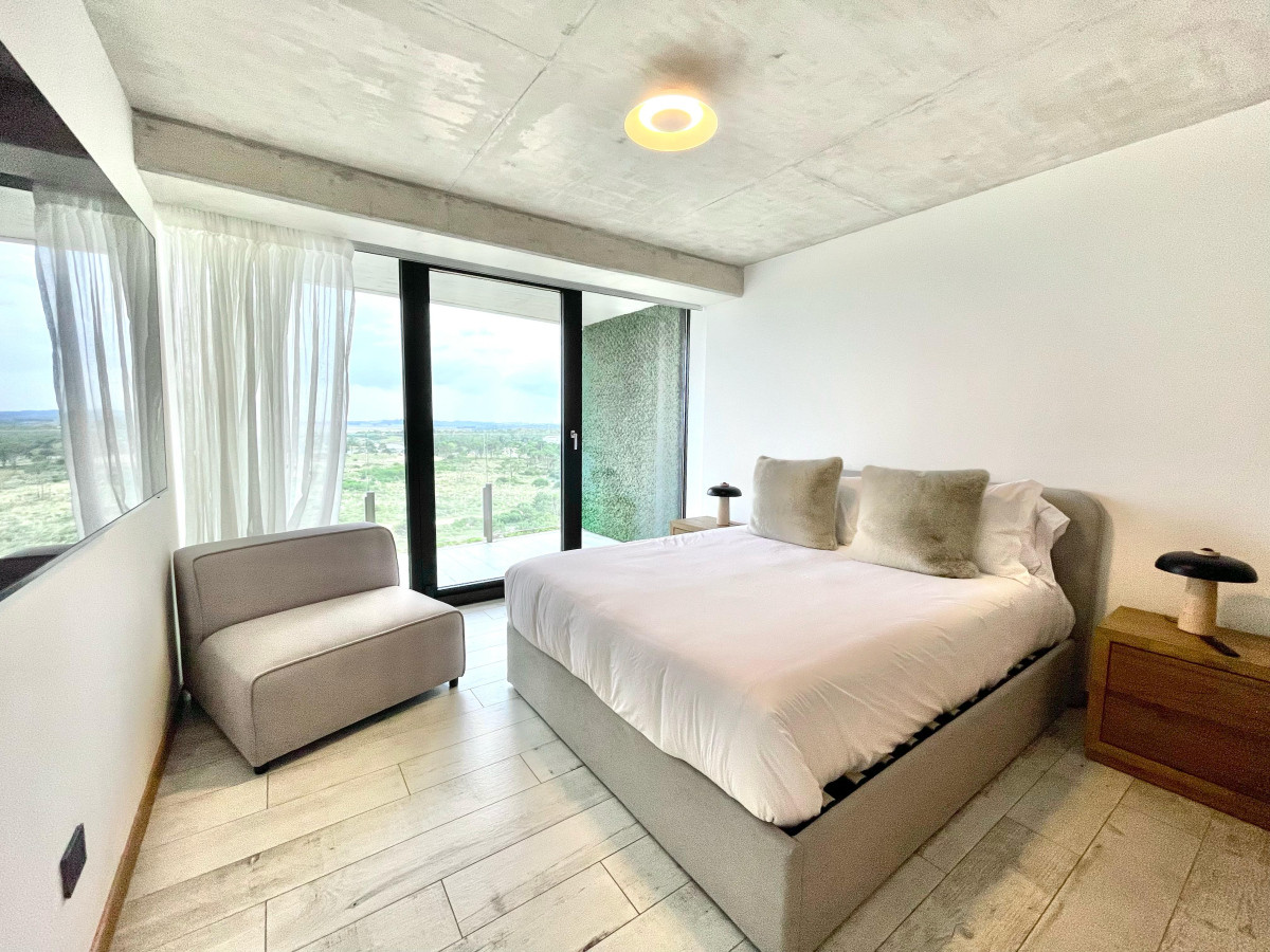 Apartamento de lujo en Surfside – Quinta Planta con Vistas Increíbles