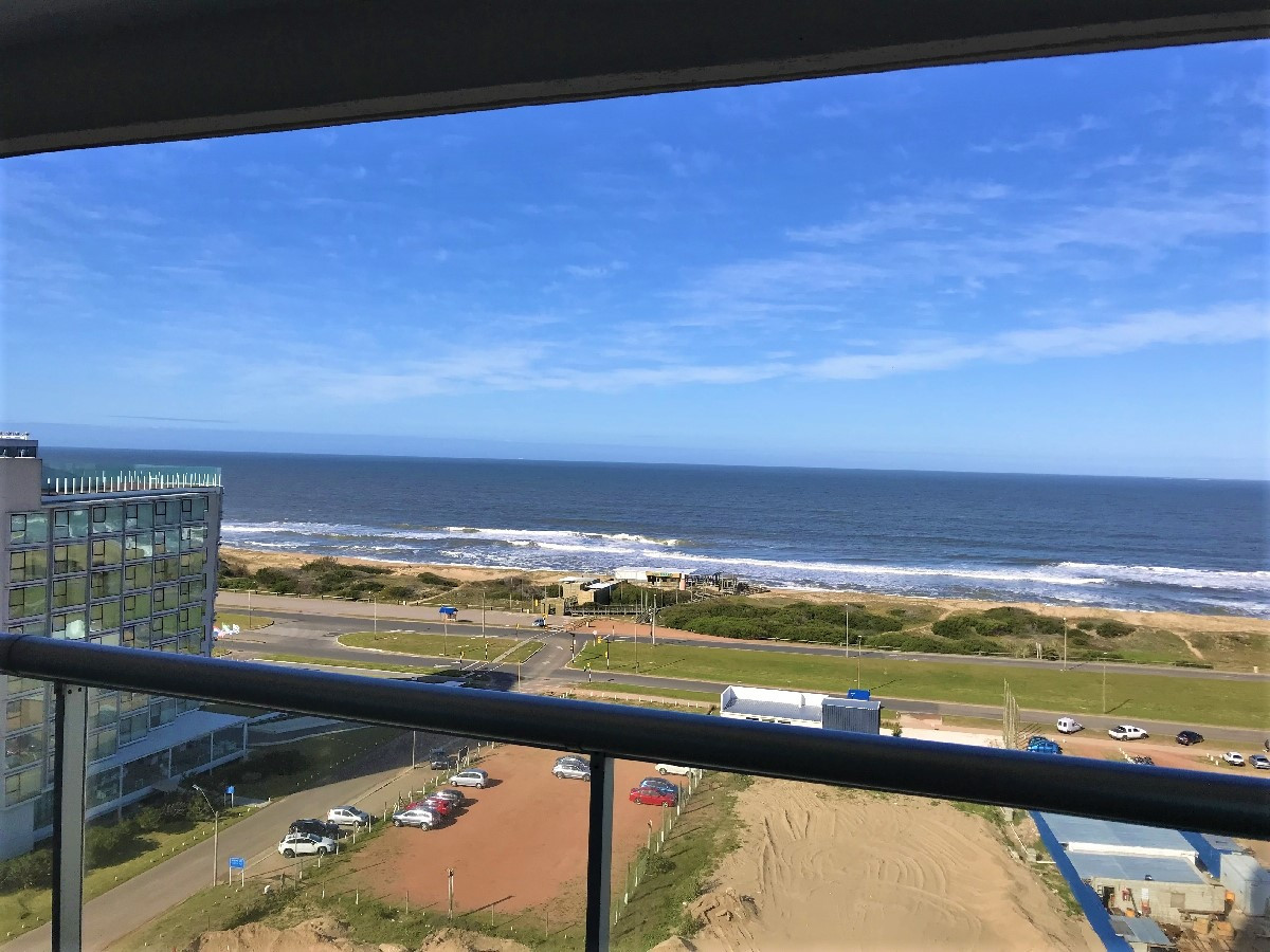 Moderno Apartamento de Dos Dormitorios con Vista al Mar, Alquiler Anual