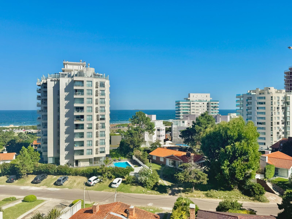 Apartamento en Moon de Tres Dormitorios con Vista al Mar