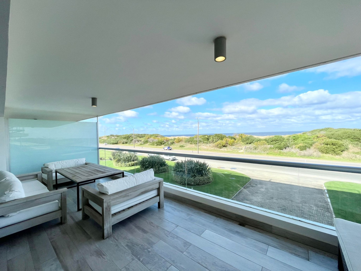 Apartamento de Tres Dormitorios en Playa Brava