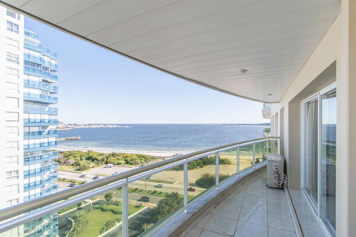 Apartamento de tres dormitorios en Coral Tower en alquiler Temporal