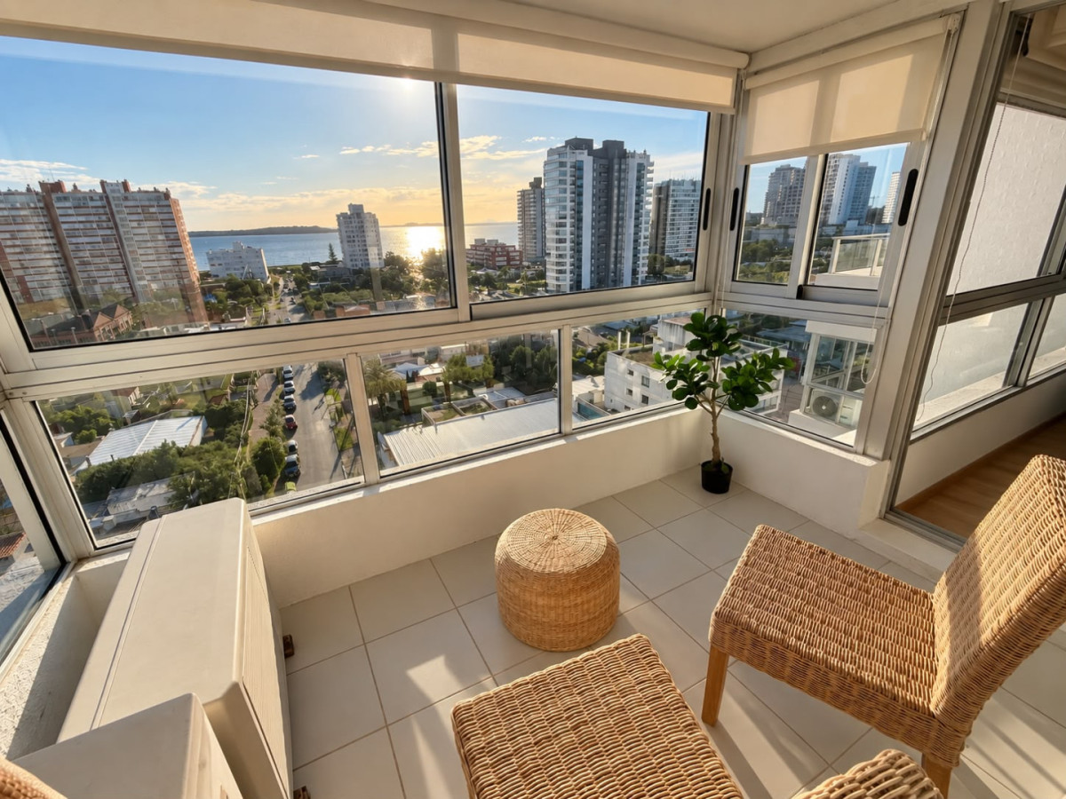 Apartamento 3 dormitorios con vista a Playa Mansa