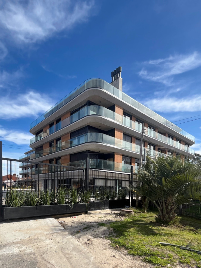Venta Apartamento Premium 3 Dormitorios con Vista Rambla en Costanera Village