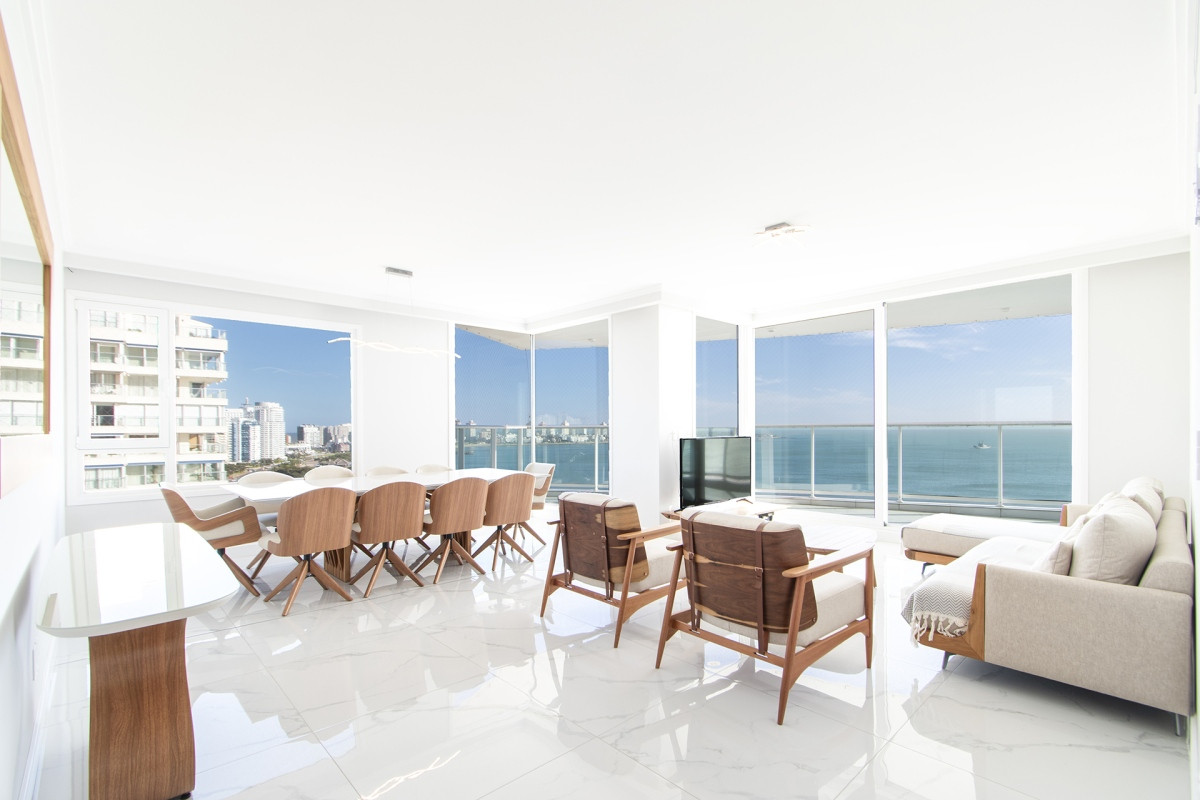 Paramount De Tres Dormitorios En Suites + Dependencia