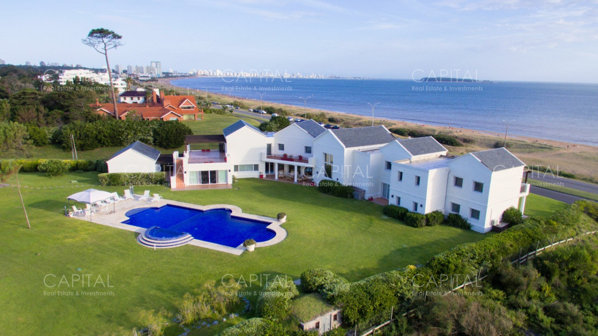 imponente residencia frente a playa mansa, punta del este. - ccp28256c